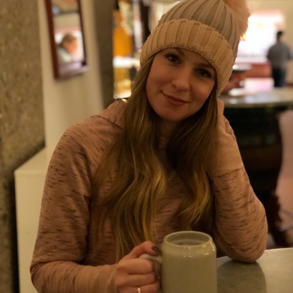 Meet your Posher, Kat - Picture 2 of 3